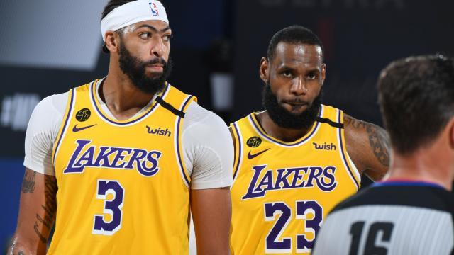 1617376655903025282.jpg skysports-anthony-davis-lebron-james_5107547.jpg